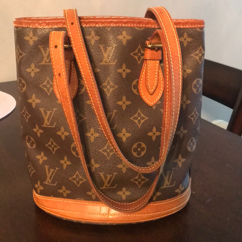 LV Bucket bag